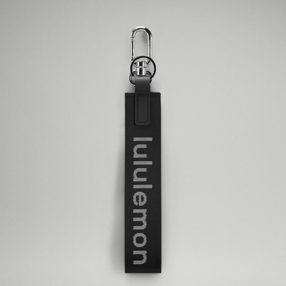 Lululemon keychain - Picture 2 of 7
